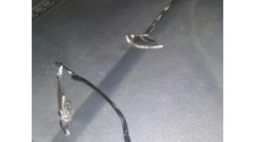 &Ouml;fkeli Kocanın Attığı Yumruk Polisin G&ouml;zl&uuml;ğ&uuml;n&uuml; Kırdı