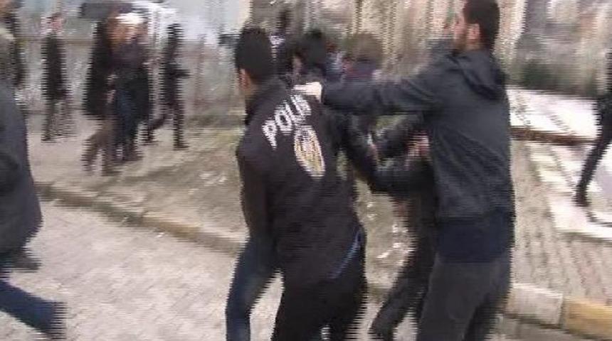 Park Alanındaki Okul Inşaatına Karşı Eylem Yapanlara Polis M&uuml;dahalesi