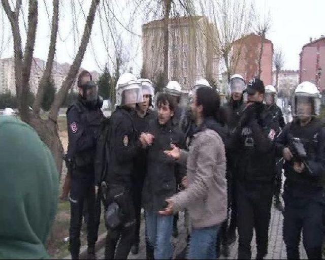 Park Alanındaki Okul Inşaatına Karşı Eylem Yapanlara Polis Müdahalesi