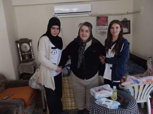 Ad&uuml;&rsquo;l&uuml; Gen&ccedil;ler Yaşlıları Yalnız Bırakmadı 1