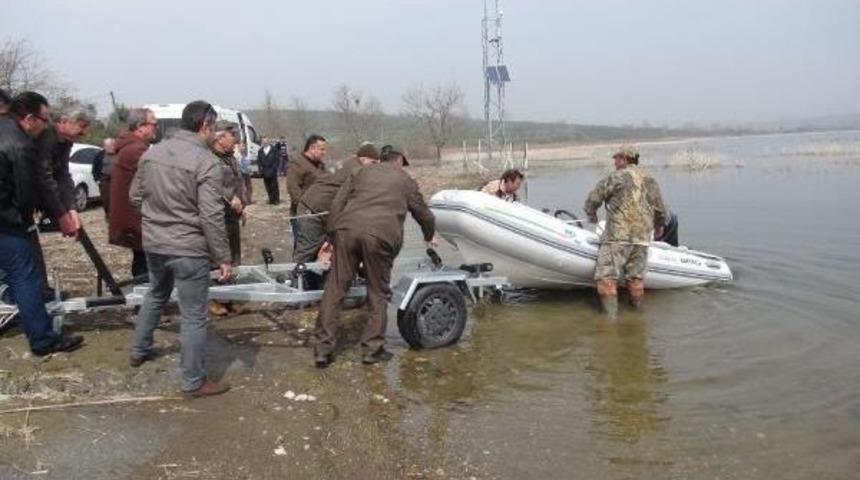 Uluabat'ta Ka&ccedil;ak Avcılara Multikopterli Takip