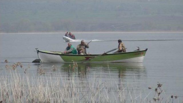 Uluabat'ta Kaçak Avcılara Multikopterli Takip