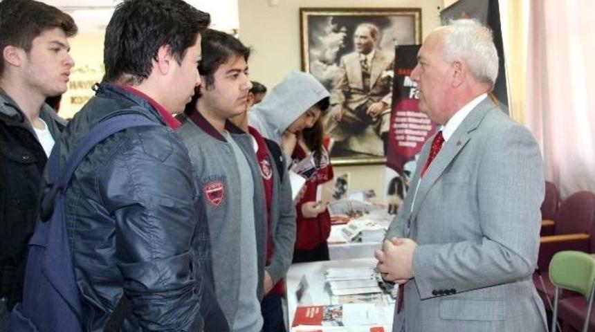 &Uuml;niversite Adaylarına Rehber Oldular