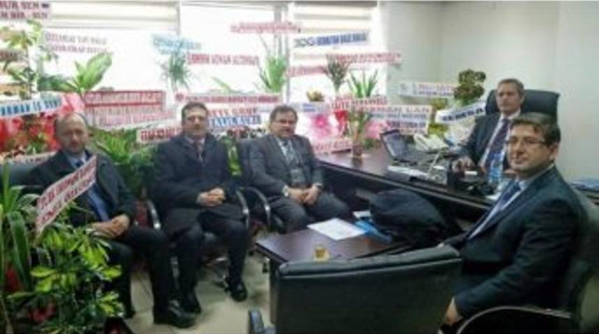 Ali İhsan Ertaş&rsquo;ın Makam Odası &rsquo;&ccedil;i&ccedil;ek Bah&ccedil;esi&rsquo; Gibi