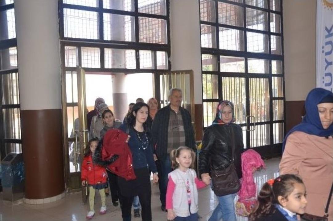 &ldquo;kral &Ccedil;ıplak&rdquo; İlgiyle İzlendi