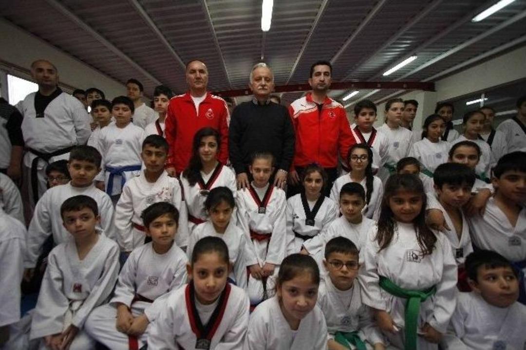 Şampiyonlar Bayraklı&rsquo;da Yetişiyor