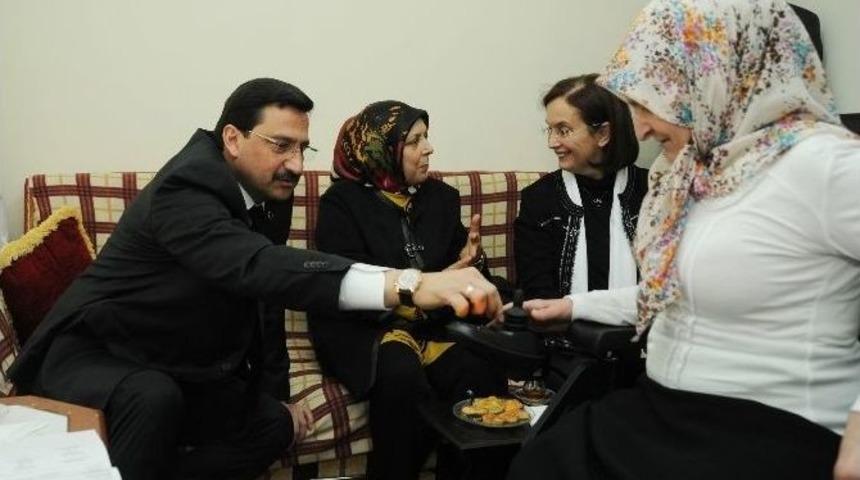 Başkan Ak Ak&uuml;l&uuml; Ara&ccedil; Hediye Etti