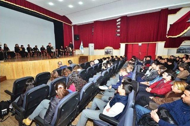 Türk Musikisi Çalgıları Foçalı Öğrencilere Tanıtıldı