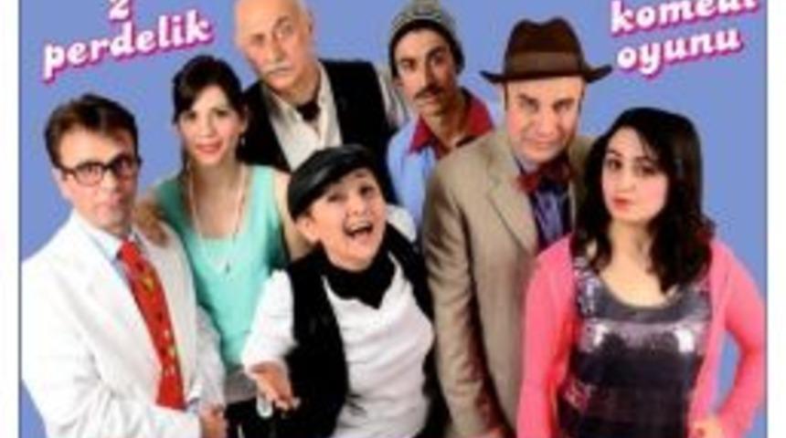 Ayvalık Belediyesinden Tiyatrolar Günü Hediyesi