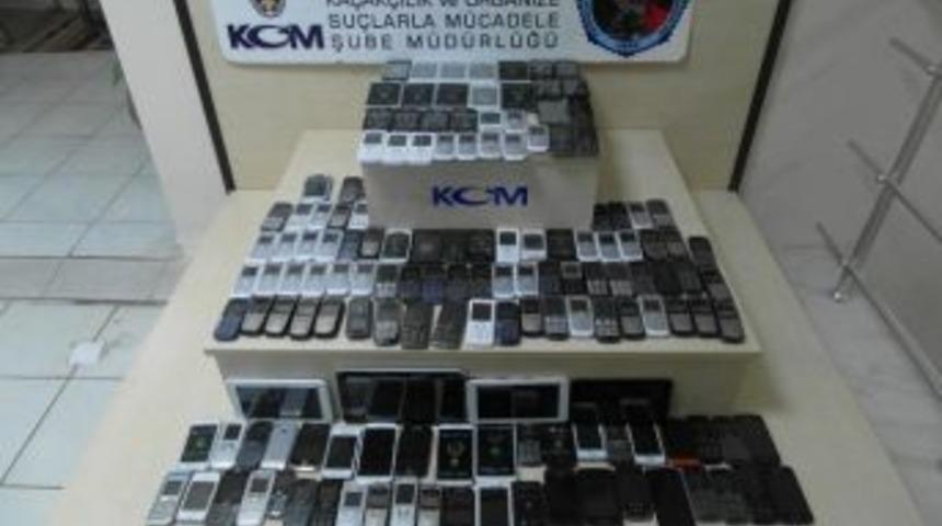 Uşak&rsquo;ta Ka&ccedil;ak Cep Telefonu Operasyonu