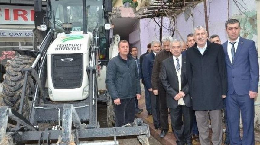 Yeşilyurt&rsquo;ta Yıkım Ve A&ccedil;ılış Aynı Anda Yapıldı