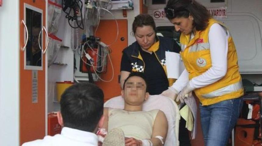 Bursa'da Lise Öğrencisi, Okulda 2 Müdür Yardımcısını Bıçakladı