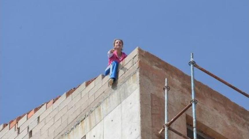 Kadın Garson, Evlenme Vaadiyle Kandırıldığını S&ouml;yleyip Intihara Kalkıştı