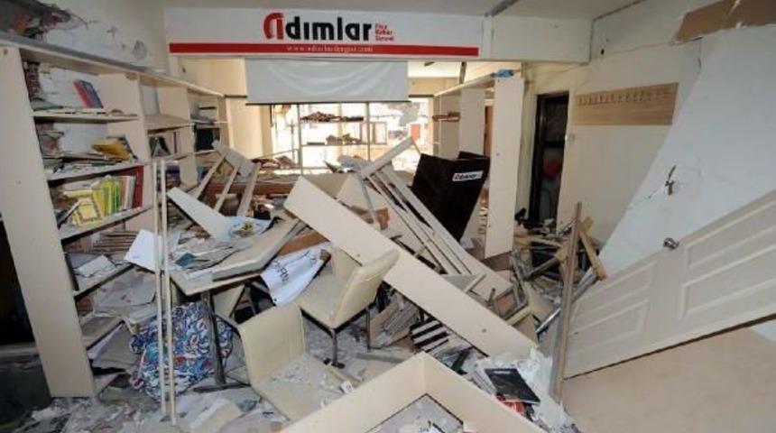 Patlama Yaşanan Dergi Ofisi I&ccedil;eriden G&ouml;r&uuml;nt&uuml;lendi