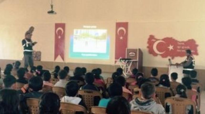 Jandarmadan &Ouml;ğrencilere Trafik Eğitimi