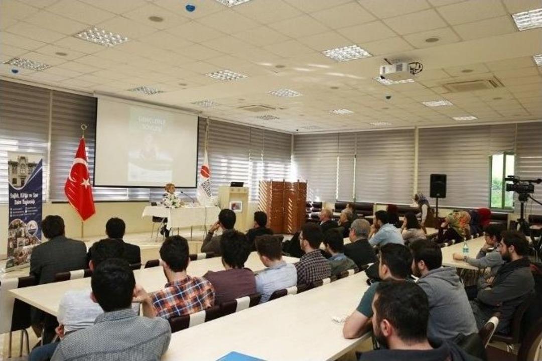 Sunucu Pelin &Ccedil;ift: