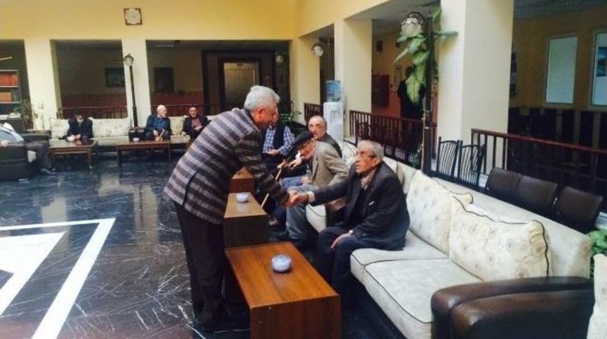 Ak Parti Kayseri Mılletvekili Aday Adayı Suat &Ouml;zsoy&rsquo;dan Yaşlılar Haftası M&uuml;nasebetiyle Huzurevi Ziyareti