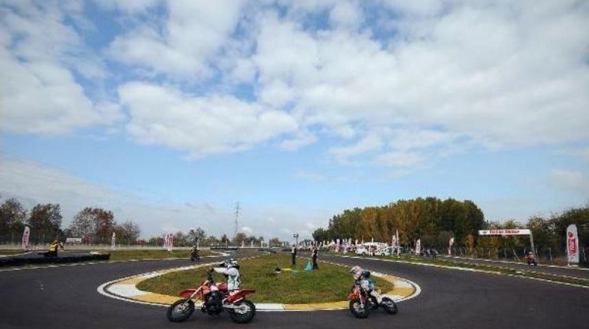 T&uuml;rkiye S&uuml;permoto Yarışması Hafta Sonu Akyazıda Yapılacak