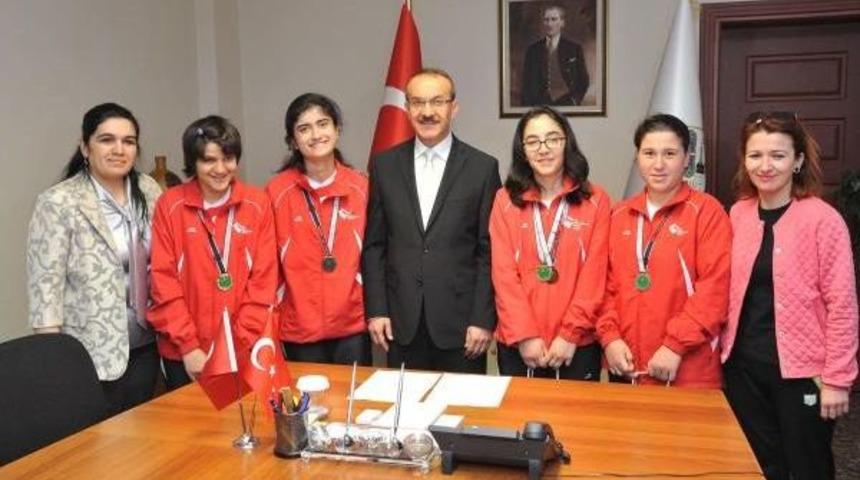 Engel Tanımayan Atletlere &Ouml;d&uuml;l