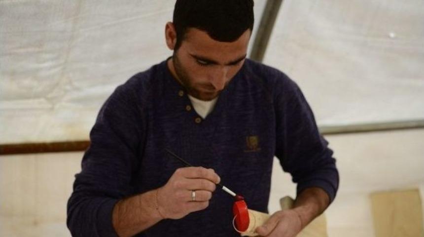 Sincarlı &Ccedil;ocuklar Oyuncaklarını Kendileri Yapacak