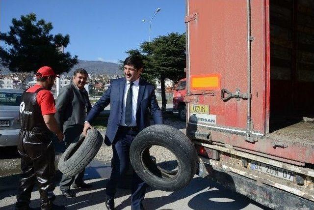 Tokat’ta Ömrünü Tamamlamış Lastiklerin Geri Kazanımı İçin Çalışma Başlatıldı