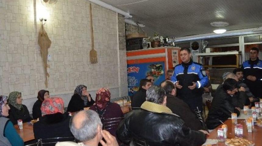 Polis,&rdquo;mahalleli Ve Polis El Ele&rdquo; Sloganıyla Mahalleli İle Bir Araya Geldi