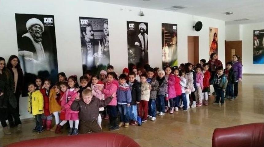 &Ouml;ğrenciler Tiyatro İzledi