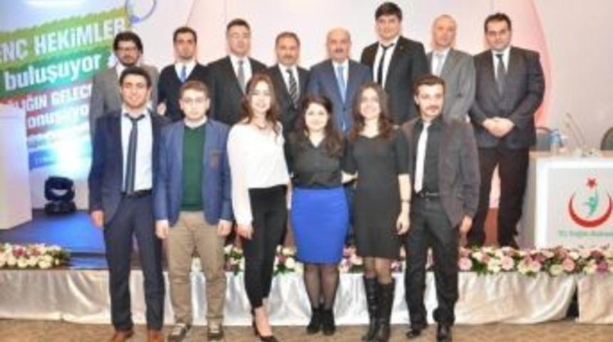 Esogü Tıp Fakültesi Öğrencileri Sağlık Bakanı Dr. Mehmet Müezzinoğlu İle Buluştu