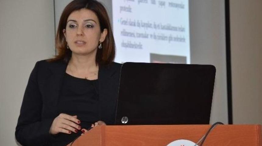 Hastane Personeli Diş Hastalıkları, Tanı Ve Tedavi Protez İmplant Hakkında Bilgilendirildi