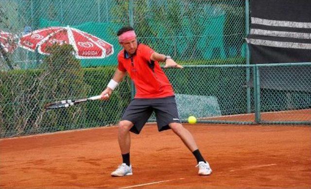 Genç Senyörler Dünya Ferdi Tenis Şampiyonası Sürüyor