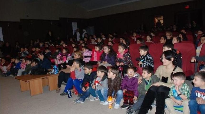 D&uuml;nya Tiyatrolar Haftası Didim&rsquo;de &Ccedil;ocuk Oyunuyla Başladı