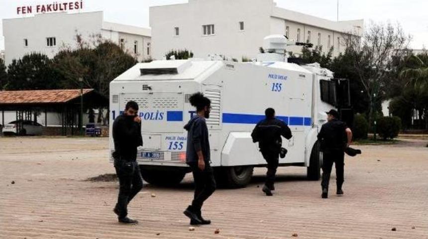 Karşıt G&ouml;r&uuml;şl&uuml; &Ouml;ğrenciler Birbirine Girdi