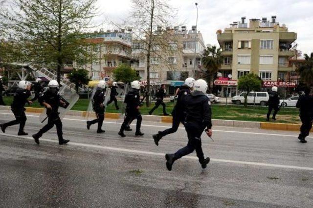 Karşıt Görüşlü Öğrenciler Birbirine Girdi