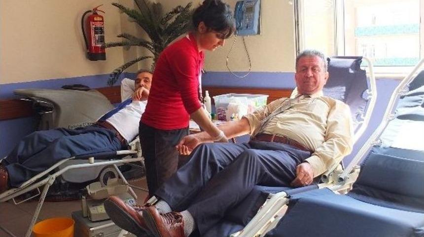 Karab&uuml;k Ağız Ve Diş Sağlığı Merkezinden Kan Bağışı Kampanyası