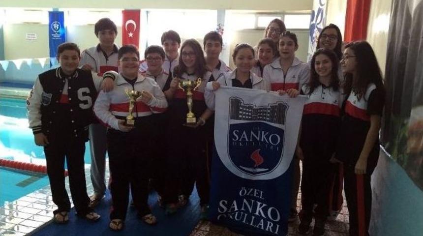 &Ouml;zel Sanko Okulları Y&uuml;zme Başarısı