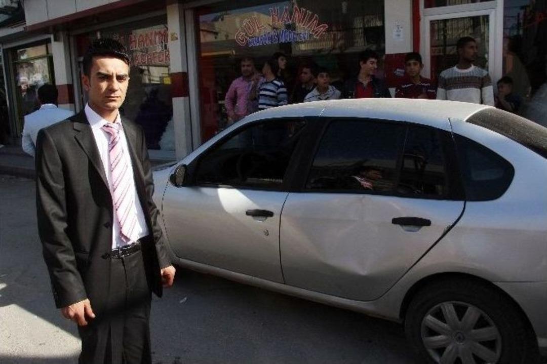 U&ccedil;an Tekme İle Kuryeyi Gasp Ettiler Polisten Ka&ccedil;amadılar