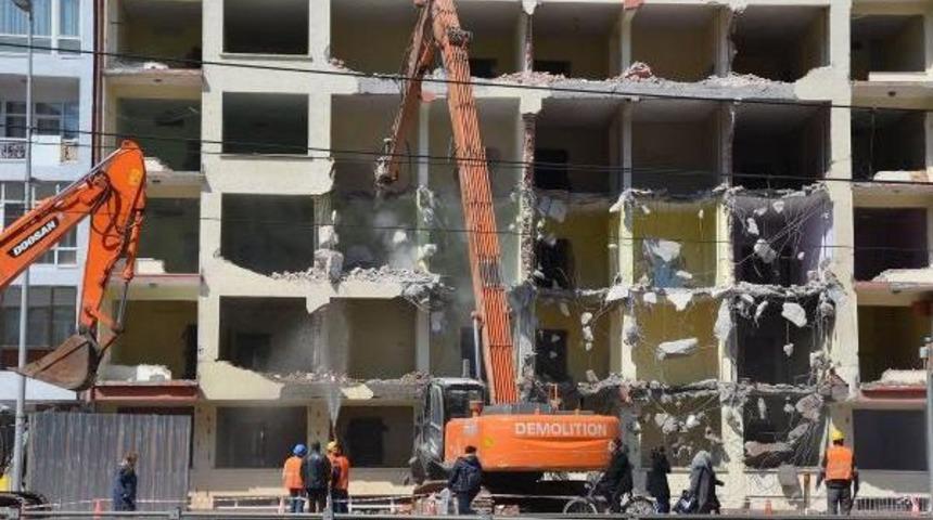 Kayseri&rsquo;De Tehlikeli Yıkım