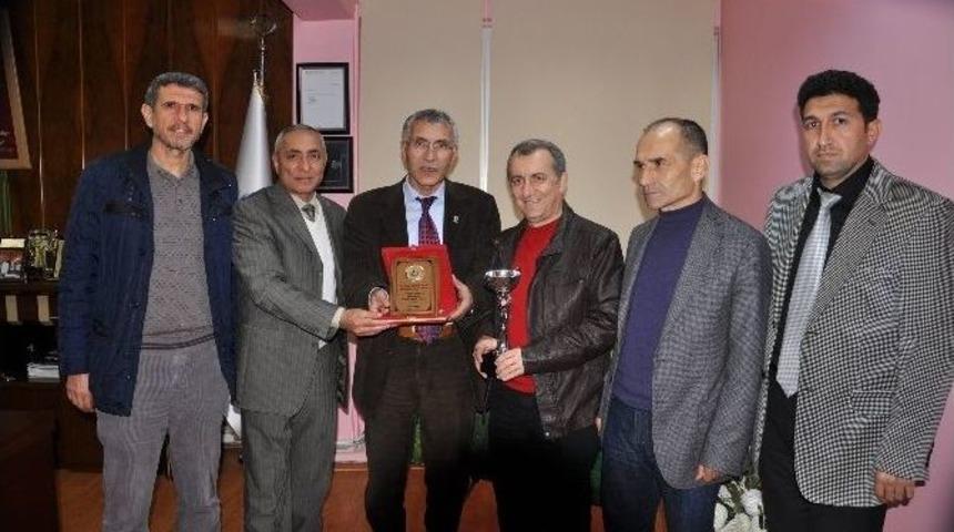 Masterler Atletizm Kulub&uuml;&rsquo;nden Hadi&rsquo;ye Teşekk&uuml;r Ziyareti