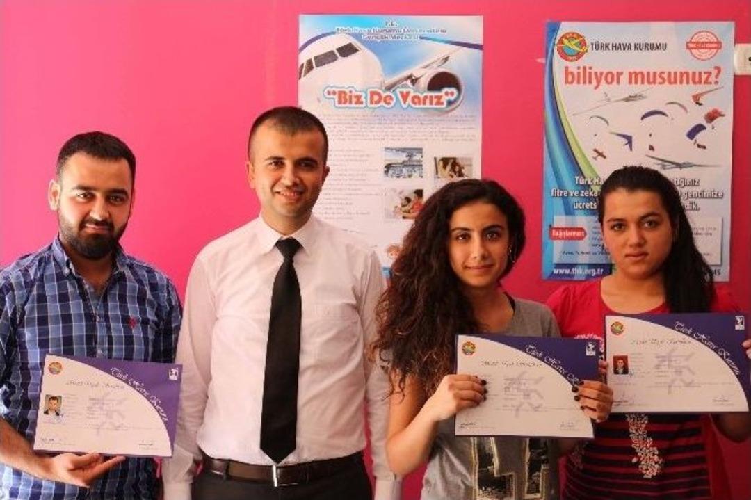 &Uuml;niversiteli Gen&ccedil;ler "biz De Varız" Dedi