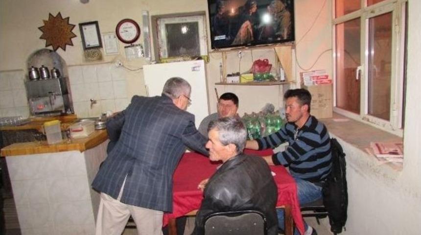 Elektrik Parası Vermemek İ&ccedil;in Odun Ateşinde &Ccedil;ay Yapıyor