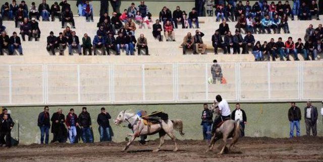 Üç Kuşak Bir Arada Cirit Izledi