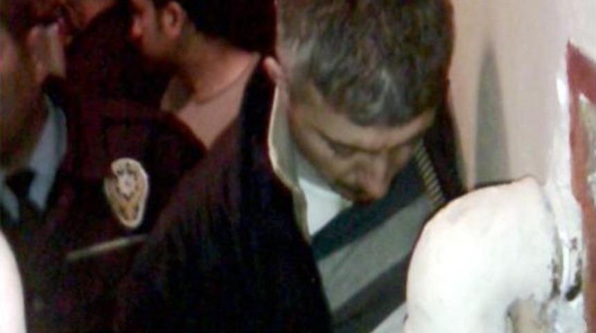 Apartman Koridorunda Uyuşturucuya Su&ccedil;&uuml;st&uuml;