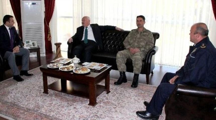 Vali &Ouml;zt&uuml;rk&rsquo;ten Kaymakam Yaşar&rsquo;a Ziyaret