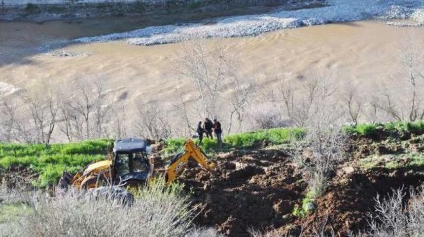 Cezaevinden Mektup Yazıp '&ouml;ld&uuml;rd&uuml;ğ&uuml;m Arkadaşımı G&ouml;md&uuml;m' Dediği B&ouml;lgede Kazı Yapılıyor