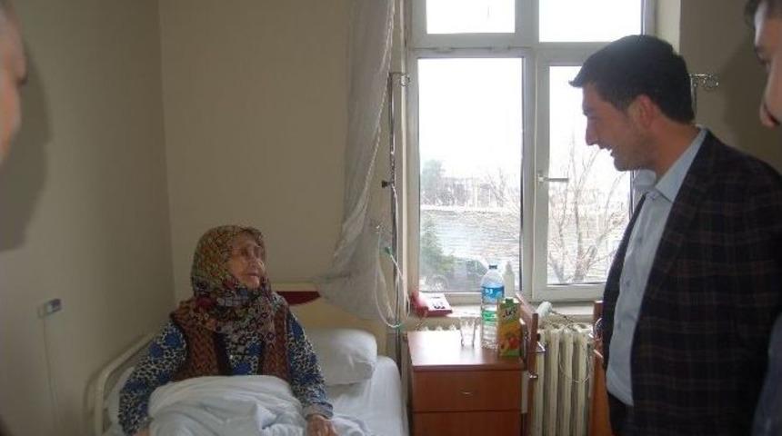 Ak Parti Gen&ccedil;lik Kolları Hastaları Ziyaret Etti