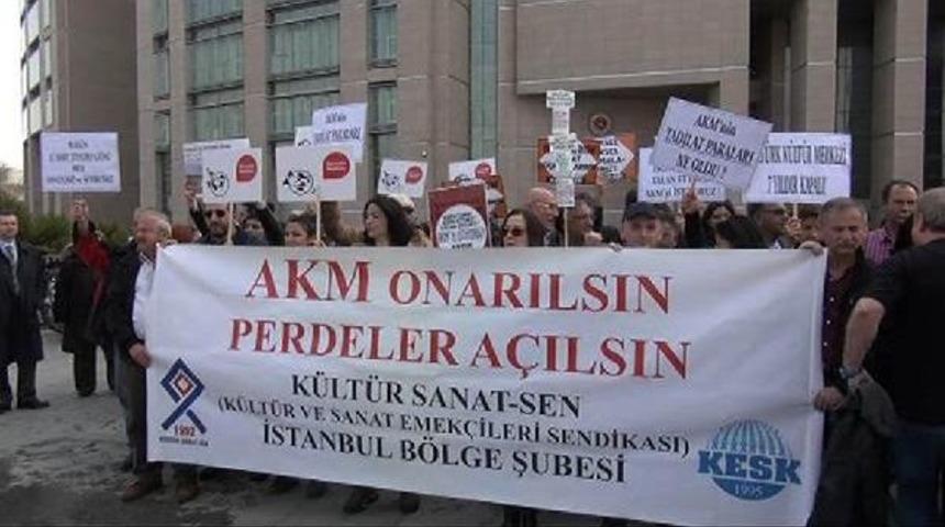 Sanat&ccedil;ılar "akm'yi &Ccedil;&uuml;r&uuml;meye Terkettiler" Deyip Su&ccedil; Duyurusunda Bulundu