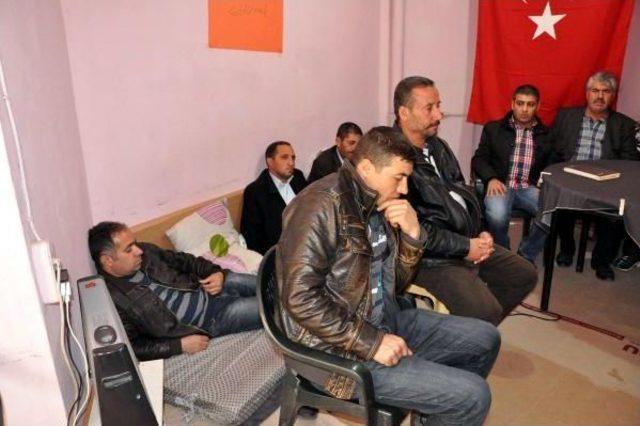 Kılıçdaroğlu, Elazığ'da Açlık Grevindeki Işçileri Telefonla Aradı