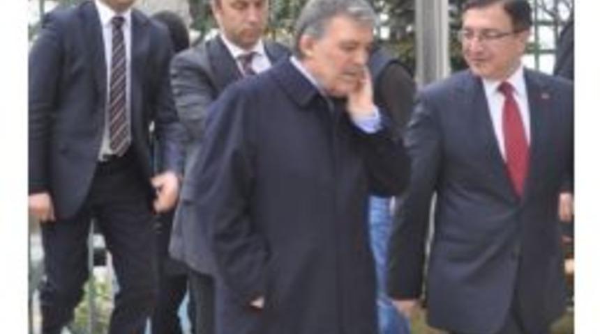 Abdullah G&uuml;l, Cuma Namazını Emirgan Camii&rsquo;nde Kıldı