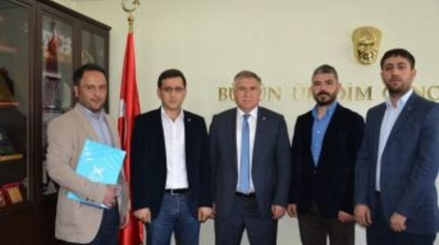 T&uuml;rkiye Gen&ccedil;lik Vakfı Adıyaman Şubesinden İl M&uuml;d&uuml;r&uuml; Bağcı&rsquo;ı Ziyaret Etti