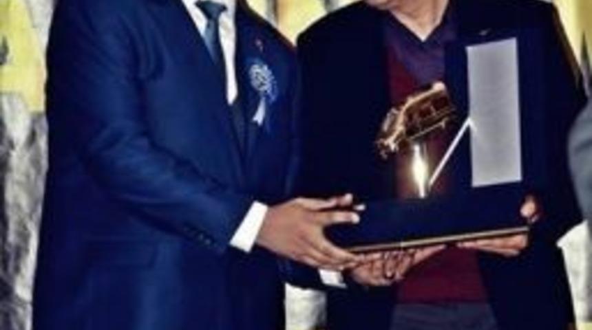 Altın Ambulans Sağlık &Ouml;d&uuml;l&uuml;n&uuml; Elazığlı Tarın&ccedil; Kazandı